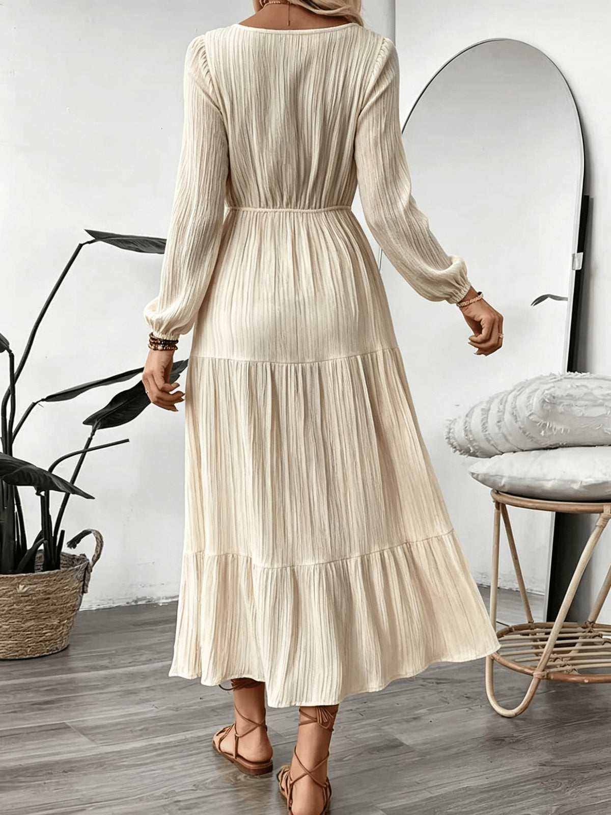 Women's Vacation Style Dress, Elegant and Fashionable V-Neck Lace Long Sleeve Maxi Dress - Apricot