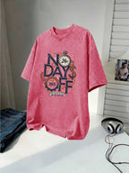 Men's Washed Short-sleeve T-shirt, Made of Pure Cotton for Breathability and Skin-friendly Comfort. Features a Relaxed Fit for Versatile Wear. Front Print with "NO DAYS OFF" Motivational Text and Gear Stopwatch Elements Exuding a Powerful Vibe - Rose Red