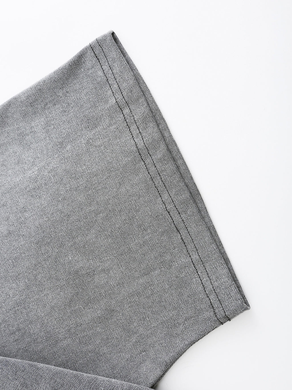 By Warner, This Men's Short-sleeved T-shirt Features a Classic and Fun Interactive Cartoon Print Design, with an American Retro Washed-out Style. It Is Suitable for Outdoor Activities and Daily Commuting, and Can Be Machine Washed. - Grey