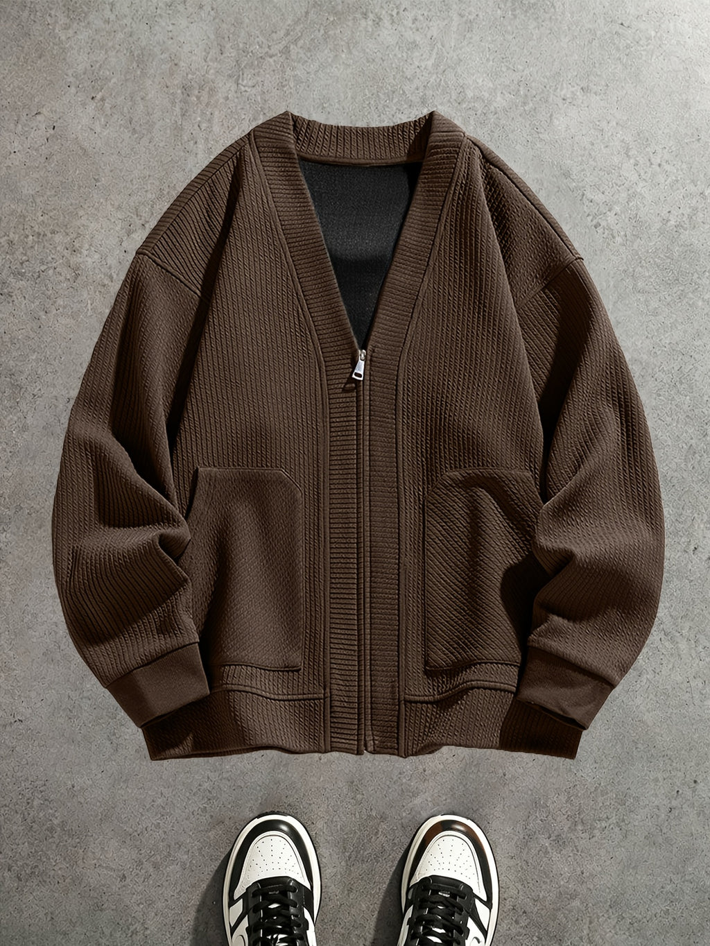 Spring/Autumn New Men's Solid Color V-Neck Zipper Knit Cardigan Jacket, Versatile Top for Commuting, Daily Wear, and Casual Occasions, Simple, Loose-Fitting, Skin-Friendly, and Soft, Couple's Knit Outerwear - Coffee Color
