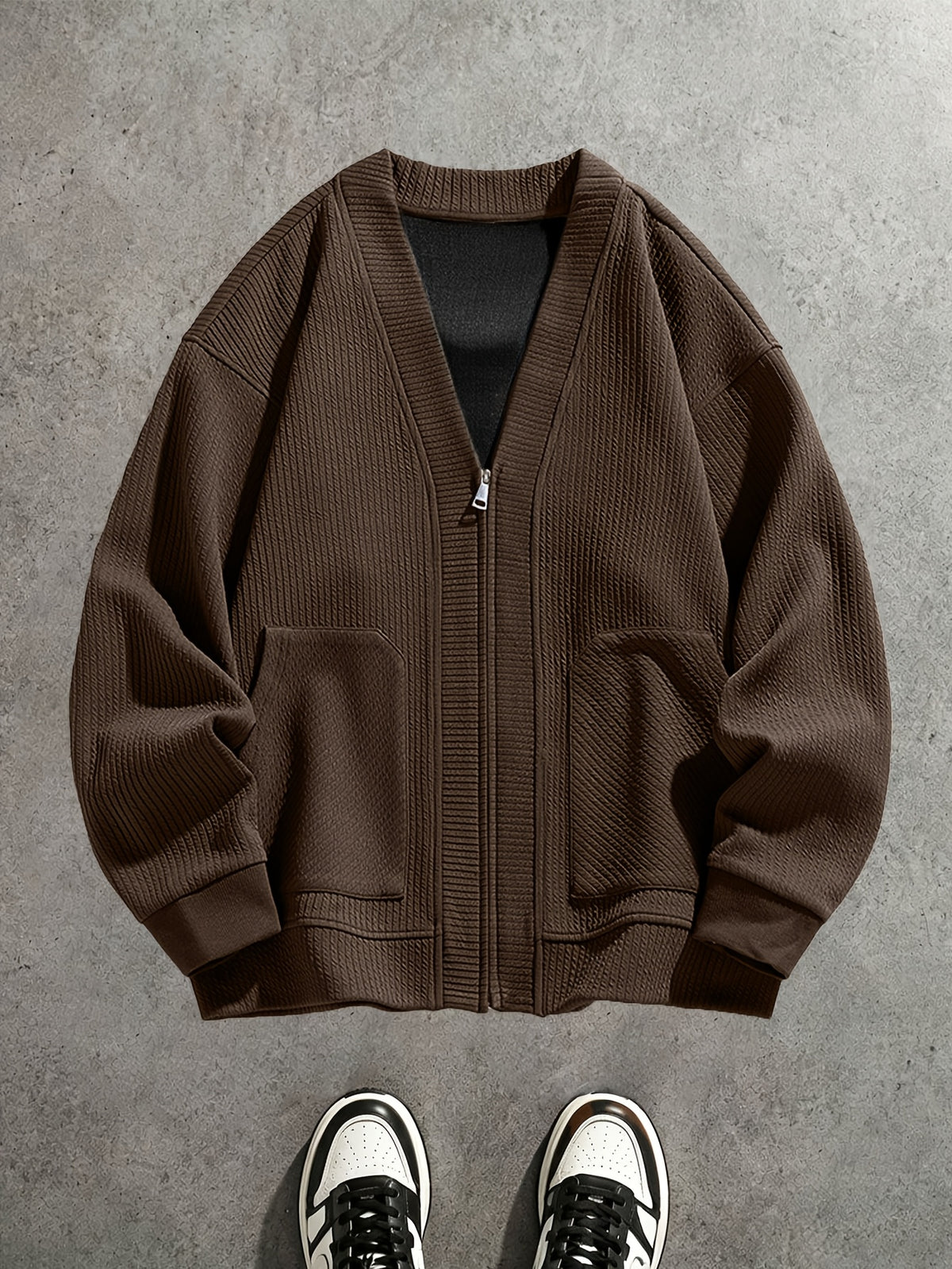 Spring/Autumn New Men's Solid Color V-Neck Zipper Knit Cardigan Jacket, Versatile Top for Commuting, Daily Wear, and Casual Occasions, Simple, Loose-Fitting, Skin-Friendly, and Soft, Couple's Knit Outerwear - Coffee Color