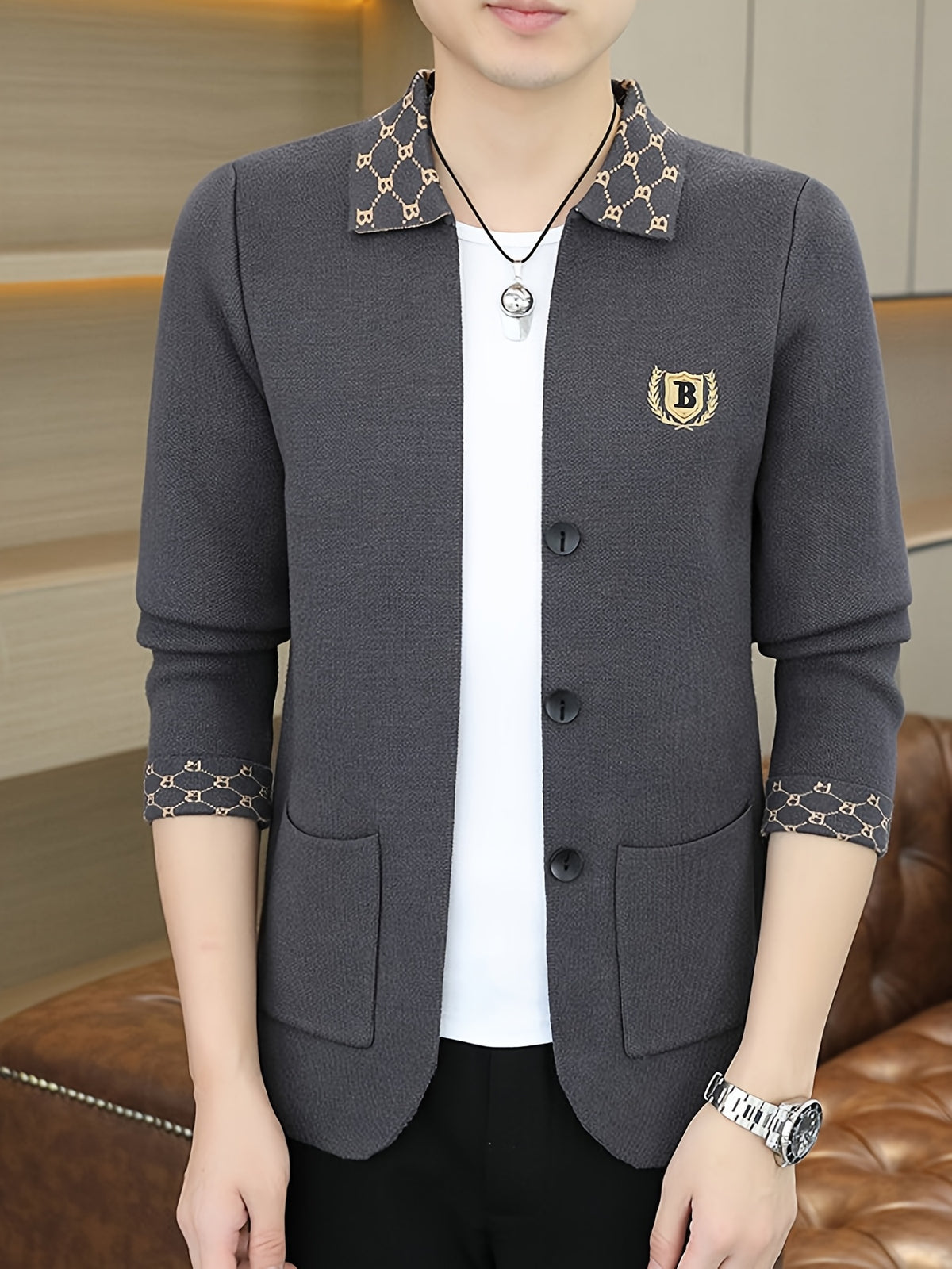 [Wading Whale OBM] Spring/Autumn New Men'S Knit Cardigan, Old Money Style Contrast Lapel Pocket Button-Front Cardigan Men'S Business Casual Fashion Button-Front Knit Top, Collar Design with Embroidered Logo Suitable for Spring, Autumn - Dark Gray