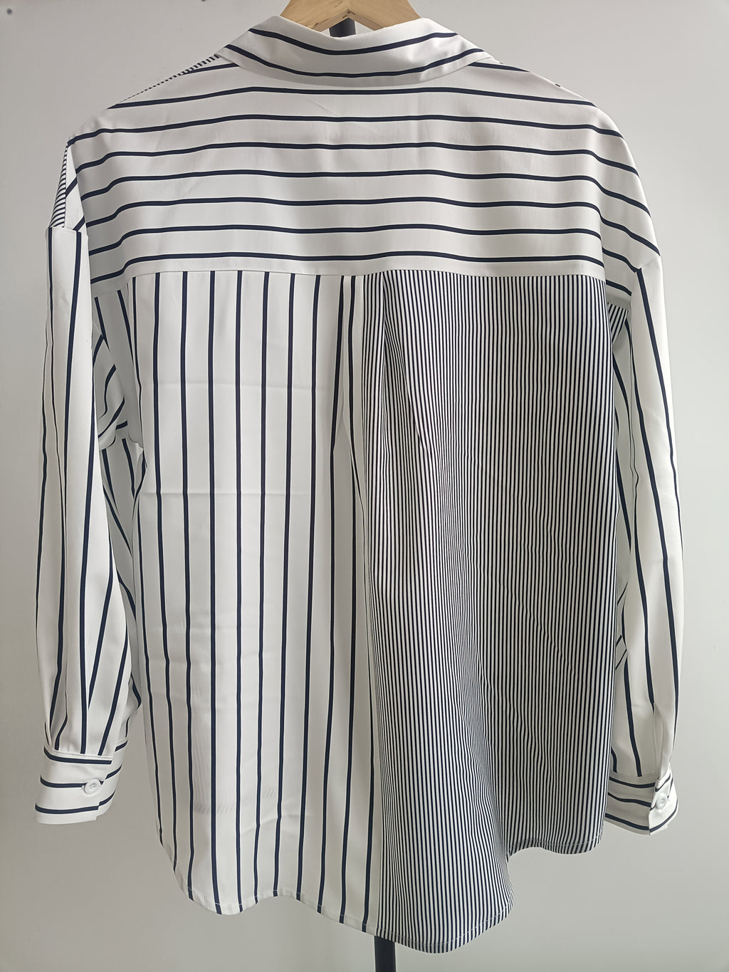 Women'S New Long Sleeve Classic Striped Shirt, Temperament Commute Casual All-Match Curved Hem Waistline Shaping - Black