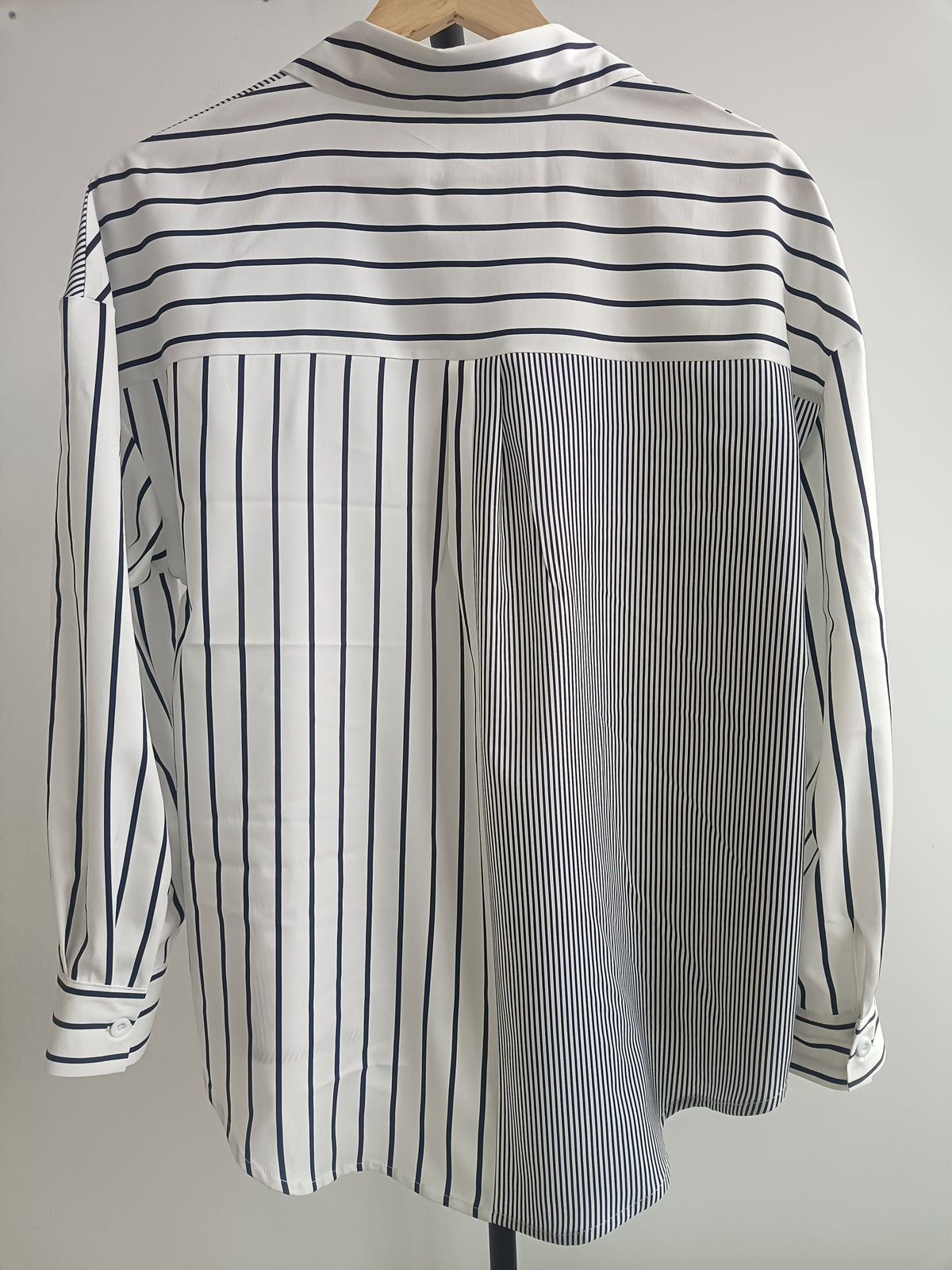 Women'S New Long Sleeve Classic Striped Shirt, Temperament Commute Casual All-Match Curved Hem Waistline Shaping - Black