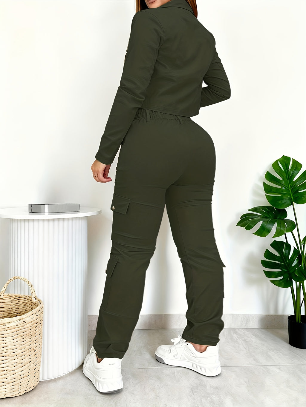 Women's Versatile 2pcs Set Featuring a Slim-fit V-neck Cropped Shirt and American-style Wide-leg Pants with Multiple Pockets, Sold Without an Inner Top - Dark Green