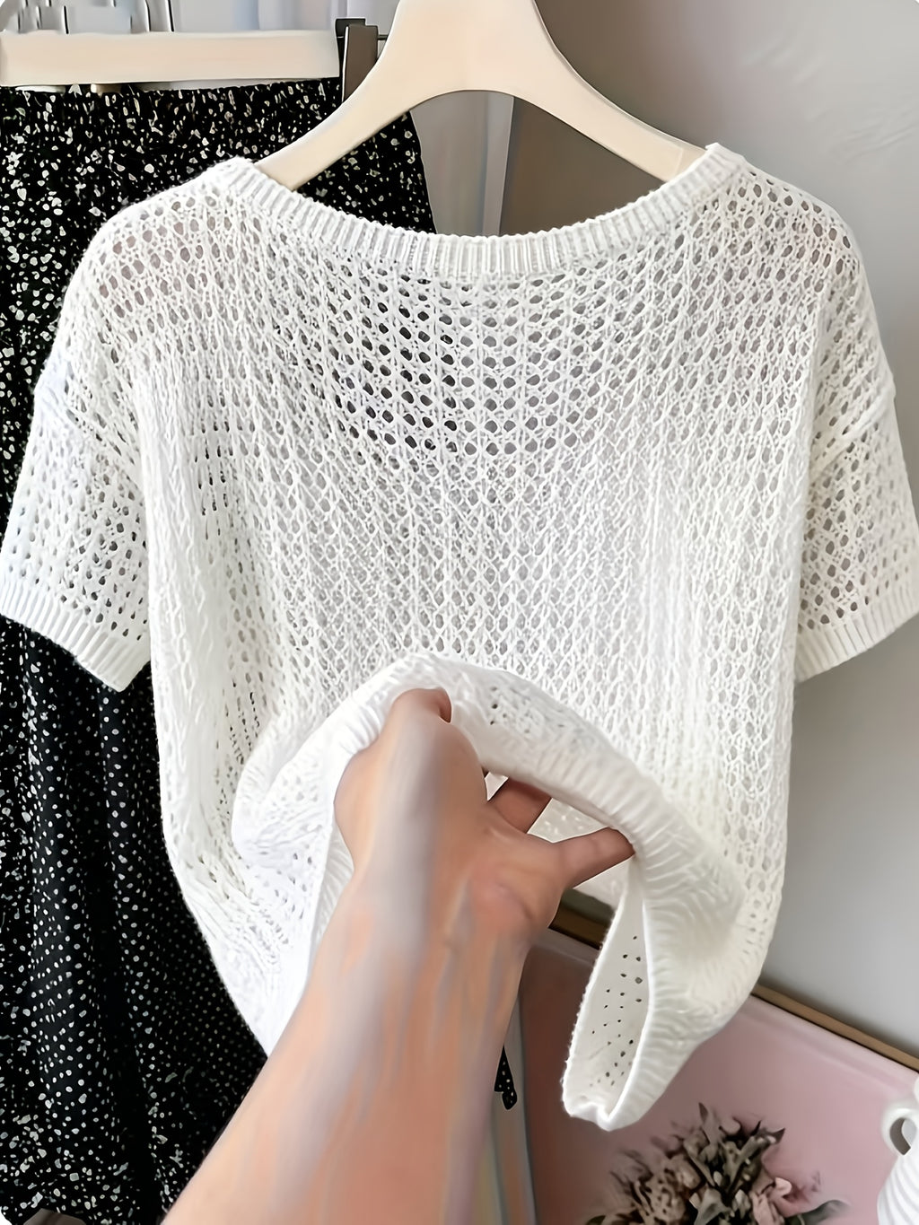 Women's Hollow Out Short Sleeve Blouse Sweater - Semi-Sheer Crochet Round Neck Lightweight Summer Top, Breathable Loose Pullover Blouse Suitable for Daily Wear & Vacation, Machine Washable Solid Color Crochet Knitwear - White