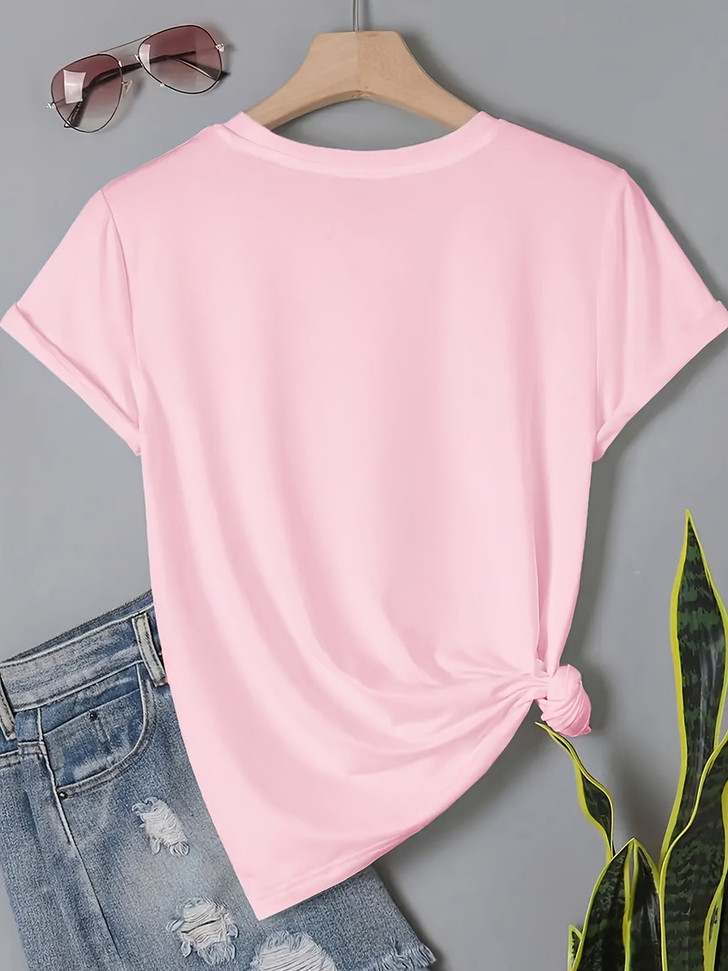 Women's High-Elastic Blouse T-Shirt Suitable for Café Visits, Picnic & Home Wear - Minimalist Smiling Face Print Round Neck Top, Machine Washable Non- Shirt for - Casual Outfits (Age-Reducing Versatile Wardrobe Staple) - Light Pink Color