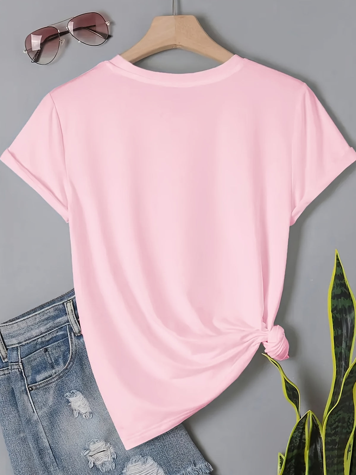 Women's High-Elastic Blouse T-Shirt Suitable for Café Visits, Picnic & Home Wear - Minimalist Smiling Face Print Round Neck Top, Machine Washable Non- Shirt for - Casual Outfits (Age-Reducing Versatile Wardrobe Staple) - Light Pink Color