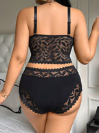 A Plus-Size Women'S Lace Patchwork Lingerie Set - Black