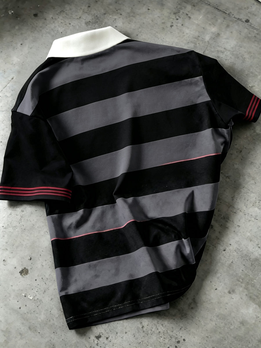 Digital Print Men's Polo Shirt, Contrast Color Lapel with Three-Button Placket, Short Sleeve, Horizontal Stripes with Letter, Star, and Arrow Print, Streetwear Casual Outing, Vintage Trendy Style, Summer Top, Black and Gray Color Block Fitted Fit - Mixed colors