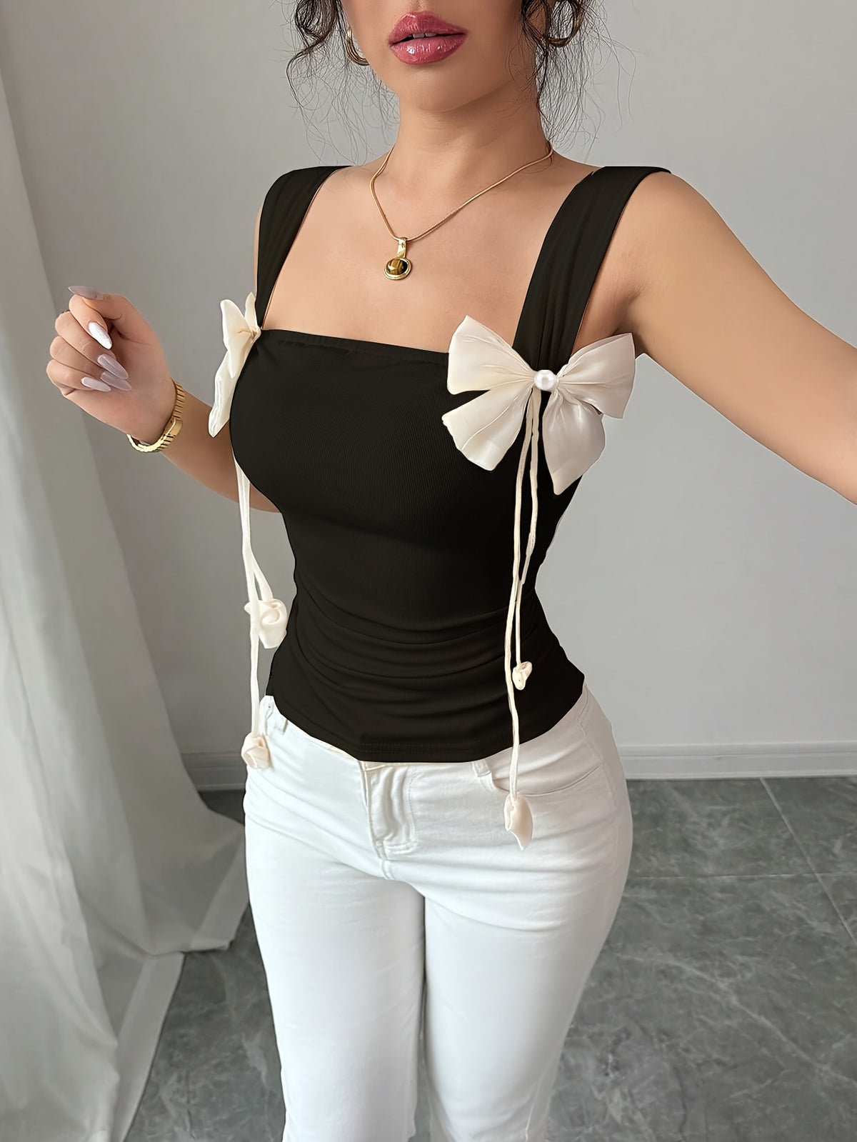 3D Floral Decorated Tank Top - Black