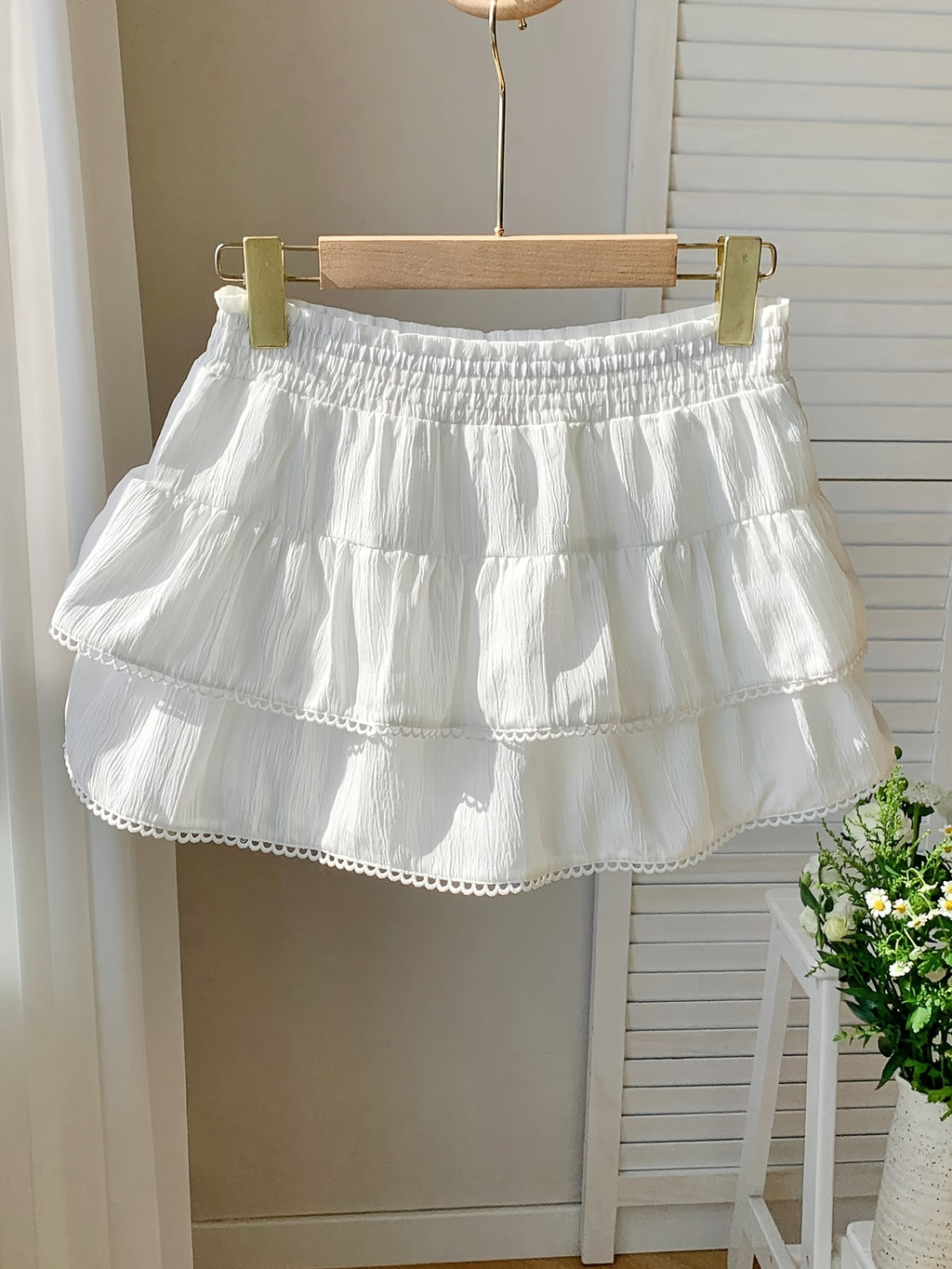 Women's Low-Rise Short Summer Skirt - Solid Color A-Line Mini Skirt, Machine Washable Casual Outfits for Beach, Picnic, Office & Casual Attire - Solid Color Short Skirt - White