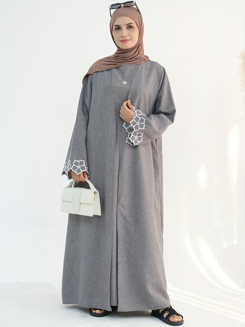 1pc Women's Elegant Floral Embroidered Saudi Arabian Abaya - Open Front Long Sleeve Loose Fit Islamic Dress, Middle Eastern Traditional Attire for Daily Wear, Vacation, Parties & Gatherings, Muslim Dress - Grey