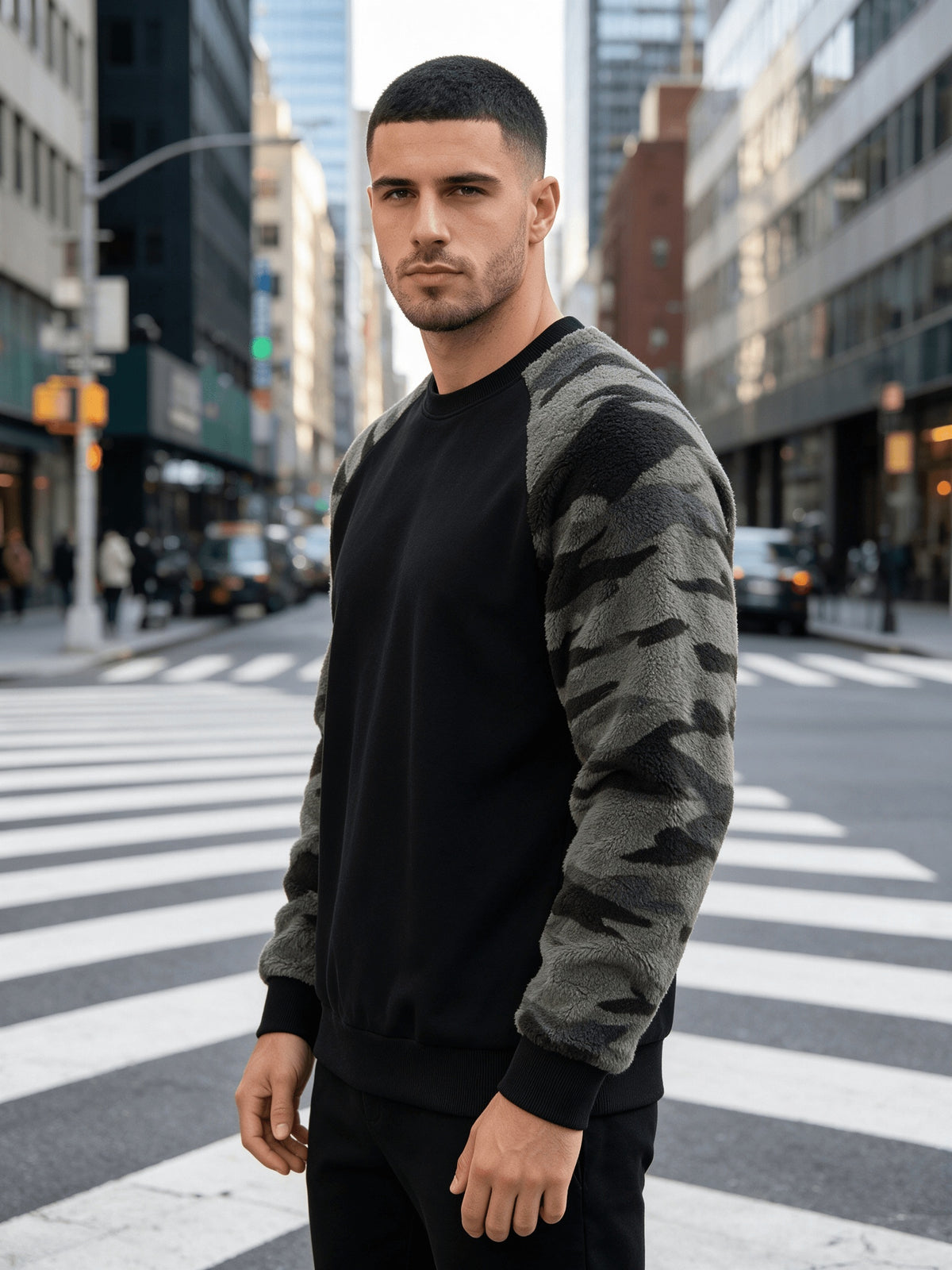 Men's Autumn/Winter Crew Neck Plush Sweatshirt, Raglan Sleeve Plush Sweatshirt, Featuring a Stylish Plush Color Block Patchwork Pattern and Solid Color Design, Made from Wrinkle-resistant Soft Knitted Fabric, It Is Highly Practical - Black