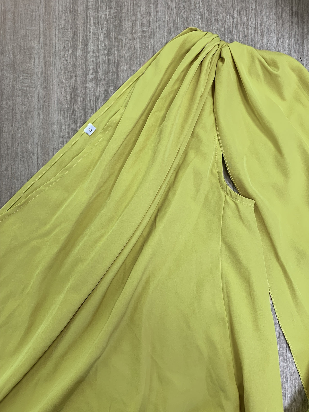 Women's Arabic Gown Dress - One-Shoulder Off-Shoulder Cape Maxi Dress with Slit Hem & Asymmetrical Skirt, Sleeveless Elegant Formal Wedding Guest Dress Suitable for Parties, Prom, Special Occasions - Fluorescent Yellow