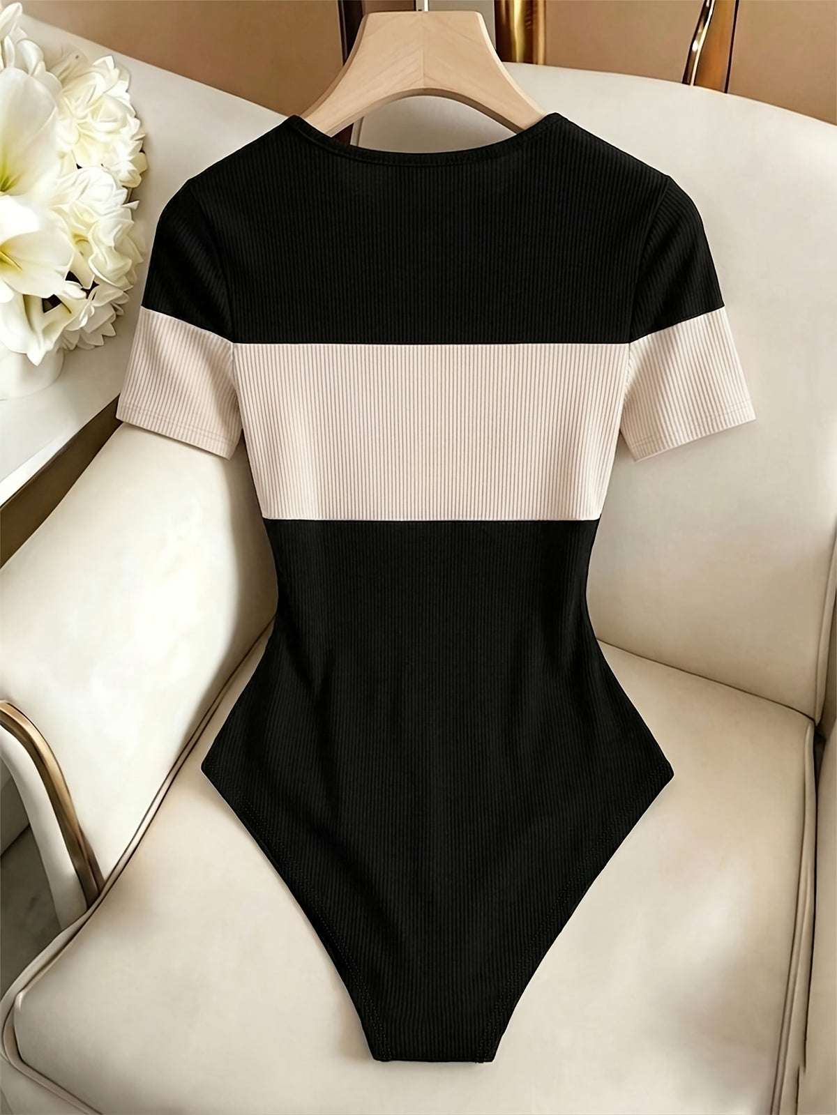 Autumn/Winter Women's Thin Round Neck Short Sleeve Simple Slightly Sheer Color-Block Slim-Fit Sexy Bodysuit, Casual Fashion Versatile Commuting Base Layer Top - Black