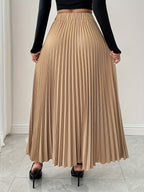 A New Autumn Product Is Unveiled, Featuring an Elegant Pleated Skirt for Women, Paired with Metal Chain Details. - Khaki