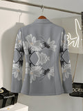 Exquisite and Stylish Women's Outerwear for Spring and Autumn, Featuring Versatile, Practical Jackets and Distinctive Blazers; the Minimalist Patterns Exude an Air of Elegant Sophistication While Perfectly Blending Comfort with Fashionable Flair. - Silvery Grey