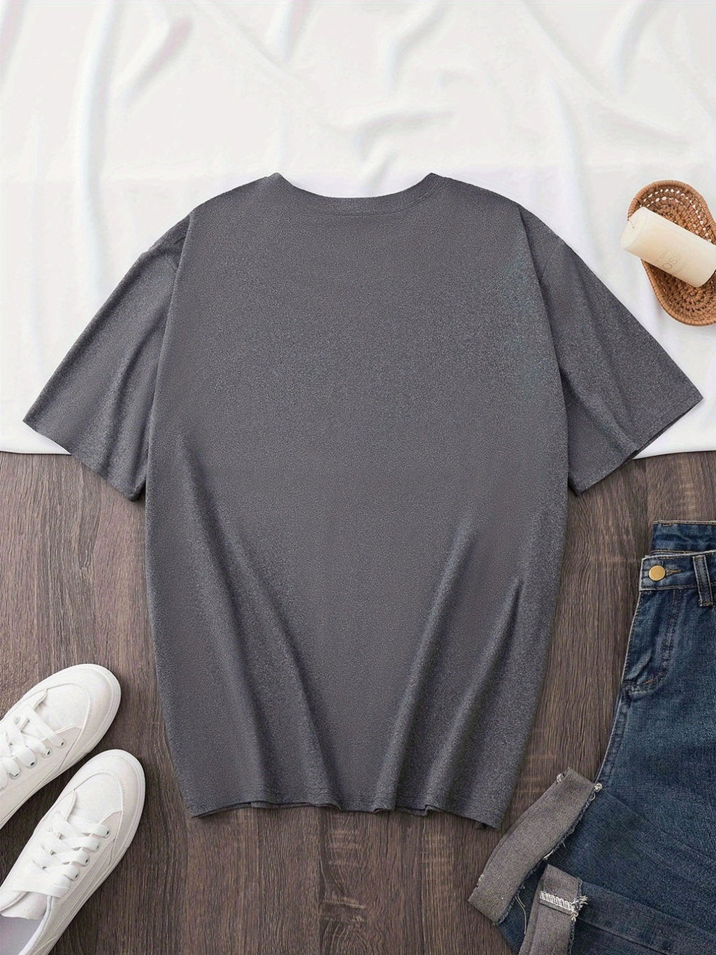 A Very Trendy Solid-color Women's Fashion T-shirt That Is Perfect for Spring and Summer, and Versatile Enough for All Seasons and All Body Types! - Dark Gray